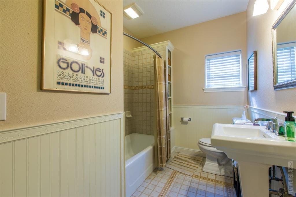 Bath remodel with beadboard wainscoting